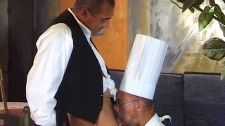 Ces messieurs aiment se mettre et se sucer